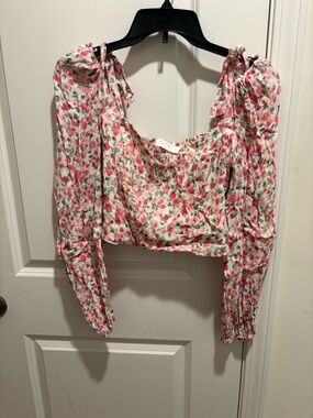 ASTR The Label Pink Floral Long-Sleeve Crop Top